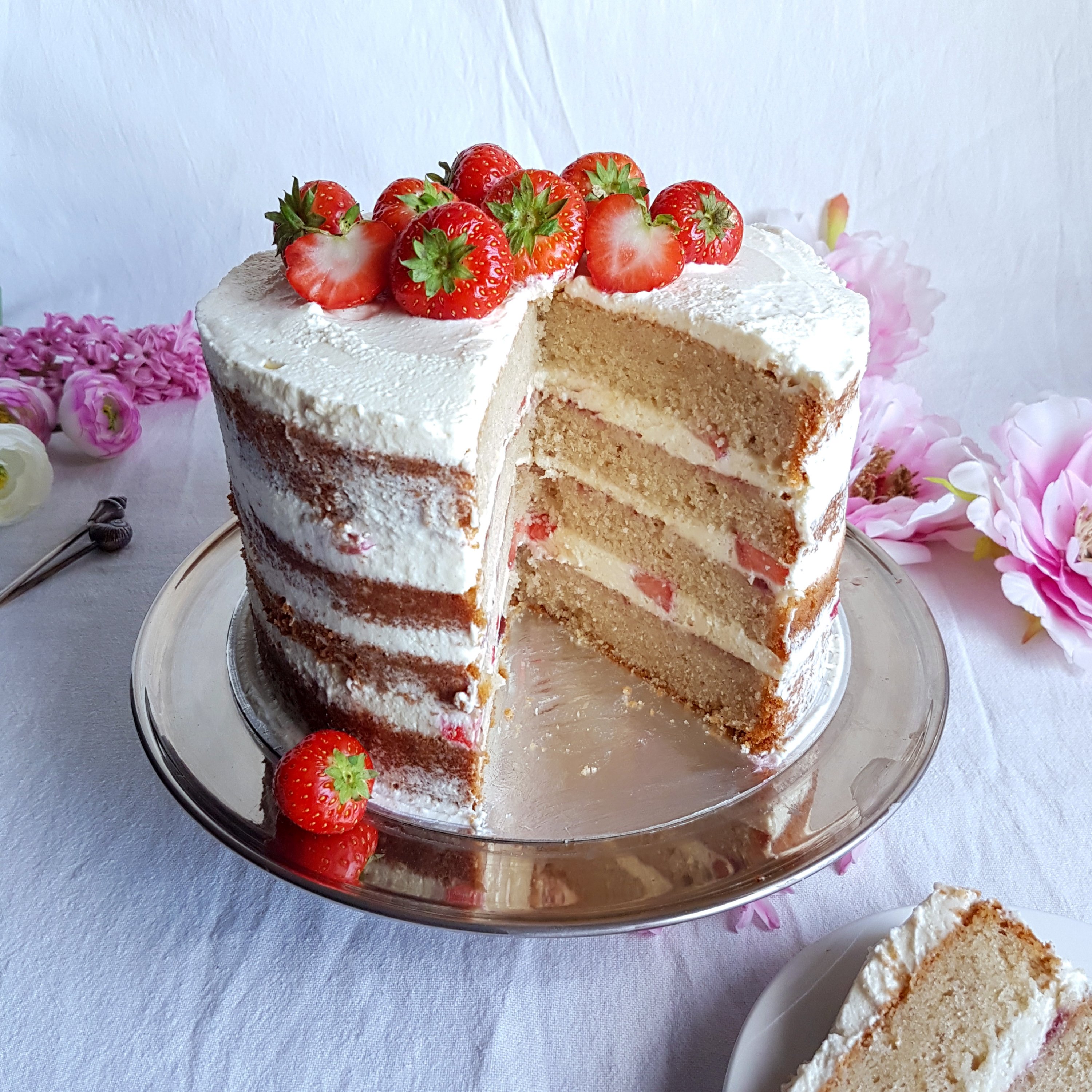 vanilla cake, strawberries white chocolate